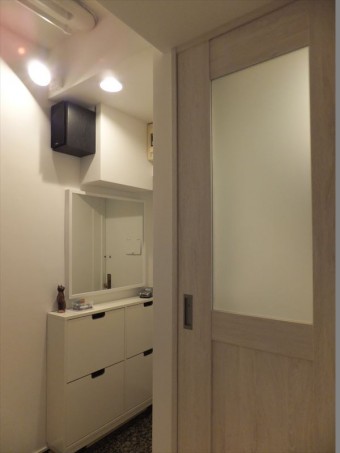 縦配管があるトイレスペースをリフォーム